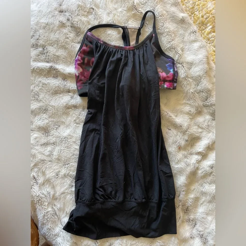 Lululemon no limits Racer Back Tank Top Size 4 built-in bra FLORAL SUMMER small